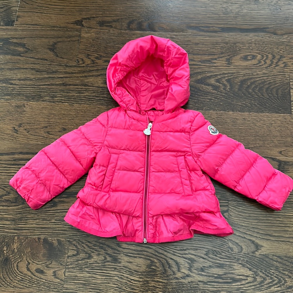Moncler kids pink baby light down jacket. 9-12 mo.Removable hood. Ruffle bottom